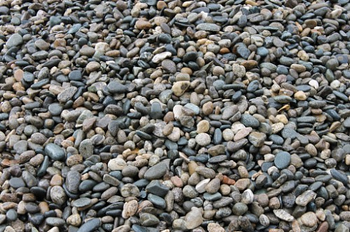 Kamenclub.ru: Галька речная окат (серая) фр.40-60 мм купить  в Санкт-Петербурге галька речная серый бежевый рыжий коричневый округлый речной камень 5000 руб/т   фото КАМЕНЬ КЛУБ