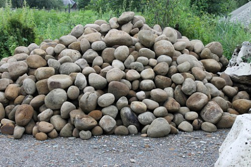 Kamenclub.ru: Песчаник ядра, фр. 100-300 мм  купить в Санкт-Петербурге песчаник бежевый серый рыжий речная галька 5 000 руб/т   фото КАМЕНЬ КЛУБ