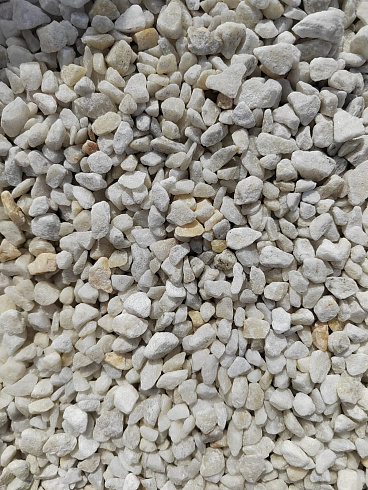 Kamenclub.ru: Мраморная крошка, щебень, цвет-белый, фр. 5-10 мм.  купить в Санкт-Петербурге мрамор белый, айвори, молочный мраморная каменная крошка ландшафтная 12000 руб/т   фото КАМЕНЬ КЛУБ