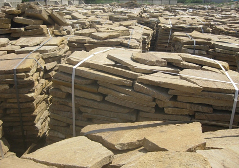 Kamenclub.ru: Песчаник пластушка желтый с рисунком (3 см)  купить в Санкт-Петербурге песчаник желтый с рисунком, рыжий, желтый песчаник пластушка ландшафтная рваная 8 500 руб/м3   фото КАМЕНЬ КЛУБ