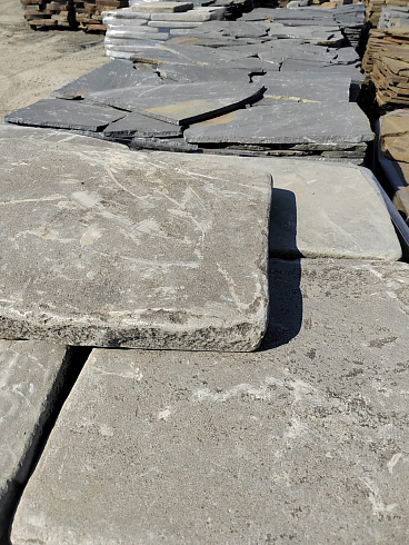 Kamenclub.ru: Песчаник галтованный для облицовки (фр. 2-5 см)  купить в Санкт-Петербурге песчник рыжий желтый серый песчаник окатанный речной 6 000 руб/т   фото КАМЕНЬ КЛУБ