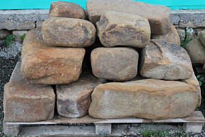 Kamenclub.ru: Песчаник для строительства и кладки (фр. 200-400 мм)  купить в Санкт-Петербурге песчаник бежевый серый рыжий желтый блоки для строительства из песчаника 6500 руб/т   фото КАМЕНЬ КЛУБ