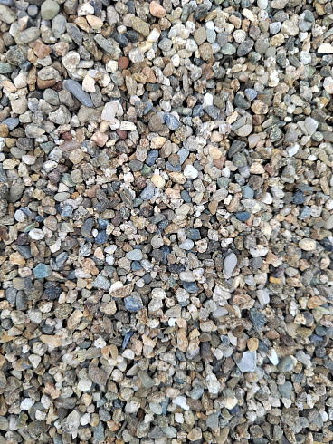 Kamenclub.ru: Галька речная окат (серая) фр.3-5 мм купить  в Санкт-Петербурге галька речная серая бежевый темно-серый окатанный речной камень округлый 9500 руб/т   фото КАМЕНЬ КЛУБ