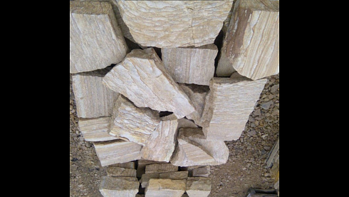 Kamenclub.ru: Песчаник пластушка желтый с рисунком (4-6 см)  купить в Санкт-Петербурге плитняк пластушка желтый с рисунком песчаник 9 000 руб/м3   фото КАМЕНЬ КЛУБ