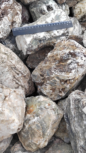 Kamenclub.ru: Кварцевый валунчик фр.100-300 мм.  купить в Санкт-Петербурге кварц белый, бежевый молочный рыжий крупный природный камень галечник 7850 руб/т   фото КАМЕНЬ КЛУБ