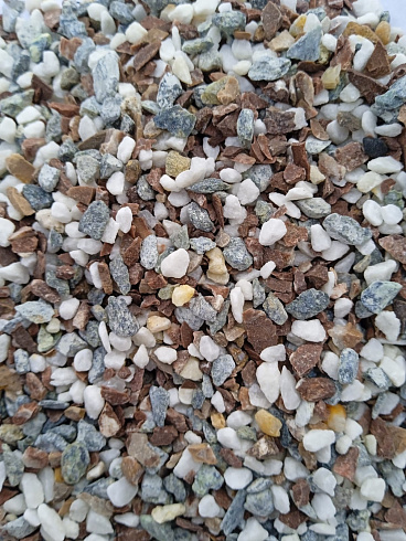 Kamenclub.ru: Мраморная крошка (щебень крошка микс : белый-черный-розовый) фр. 5-10 мм.  купить в Санкт-Петербурге мрамор белый, черный, розовый, разноцветный микс декоративная мраморная каменная крошка 12000 руб/т   фото КАМЕНЬ КЛУБ