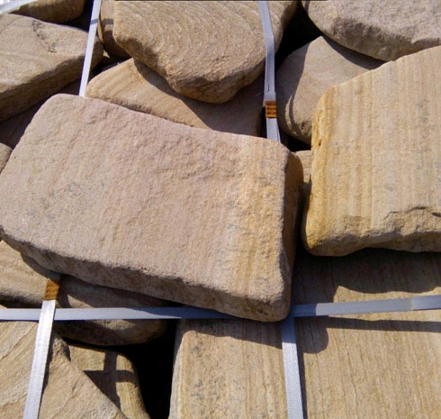 Kamenclub.ru: Песчаник пластушка галтованный желтый с рисунком (3 см)  купить в Санкт-Петербурге плитняк - пластушка желтый песчаник 21000 руб/м3   фото КАМЕНЬ КЛУБ