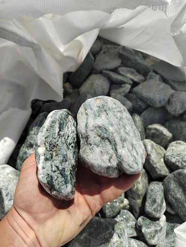 фото Галтованный жадеит (фр. 70-100 мм)  купить в Санкт-Петербурге в интернет-портале КАМЕНЬ КЛУБ