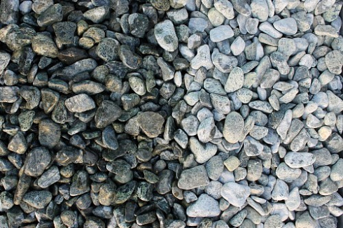 Kamenclub.ru: Щебень галтованный зеленый (змеевик) фр. 20-40 мм.  купить в Санкт-Петербурге мрамор зеленый, салатовый оголтованный щебень мраморный 12500 руб/т   фото КАМЕНЬ КЛУБ