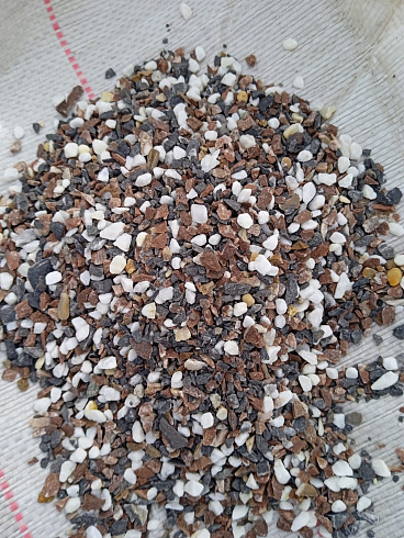 Kamenclub.ru: Мраморная крошка (щебень крошка микс: белый-зеленый-розовый) фр. 3-5 мм.  купить в Санкт-Петербурге мрамор белый, зеленый, розовый мраморная декоративная крошка каменная 12000 руб/т   фото КАМЕНЬ КЛУБ