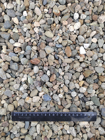 Kamenclub.ru: Галька речная окат (серая) фр.10-20 мм купить  в Санкт-Петербурге галька речная серая, серый, темно-серый, светло-серый, коричневый ландшафтная декоративная речная окатанная округлая галька 5000 руб/т   фото КАМЕНЬ КЛУБ