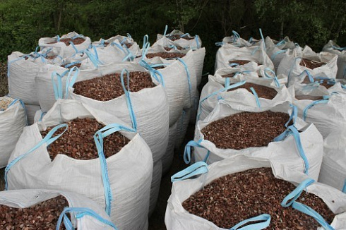 Kamenclub.ru: Мраморная крошка (щебень крошка розовый) фр. 20-40 мм.  купить в Санкт-Петербурге мрамор розовый, красный мраморная крошка декоративная 11000 руб/т   фото КАМЕНЬ КЛУБ