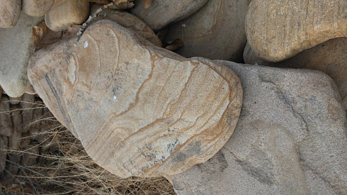 Kamenclub.ru: Песчаник пластушка галтованный желтый с рисунком (3 см)  купить в Санкт-Петербурге плитняк - пластушка желтый песчаник 21000 руб/м3   фото КАМЕНЬ КЛУБ