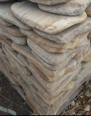 Kamenclub.ru: Песчаник пластушка галтованный желтый с рисунком (3 см)  купить в Санкт-Петербурге плитняк - пластушка желтый песчаник 21000 руб/м3   фото КАМЕНЬ КЛУБ