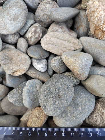Kamenclub.ru: Галька речная окат (пестрая) фр. 20-40 мм. купить  в Санкт-Петербурге галька речная пестрая, серая, серые оттенки галька речная окатанная округлая 5000 руб/т   фото КАМЕНЬ КЛУБ