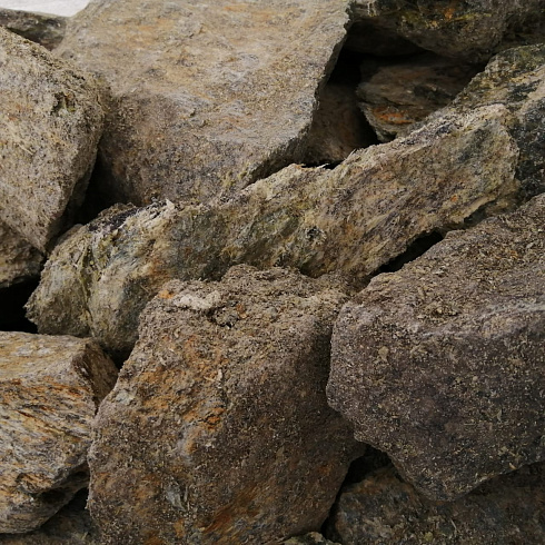 фото Змеевик салатовый  (фр. 70-100 мм)  купить в Санкт-Петербурге в интернет-портале КАМЕНЬ КЛУБ