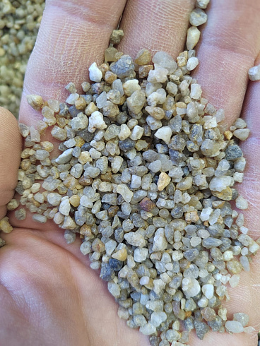 Кварцевый песок сухой фракцинированный фр. 1,6-4 мм.  купить в Санкт-Петербурге фото Камень Клуб