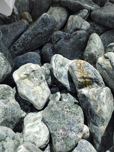 фото Галтованный жадеит (фр. 70-100 мм)  купить в Санкт-Петербурге в интернет-портале КАМЕНЬ КЛУБ