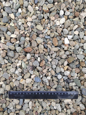 Kamenclub.ru: Галька речная окат (серая) фр.10-20 мм купить  в Санкт-Петербурге галька речная серая, серый, темно-серый, светло-серый, коричневый ландшафтная декоративная речная окатанная округлая галька 5000 руб/т   фото КАМЕНЬ КЛУБ