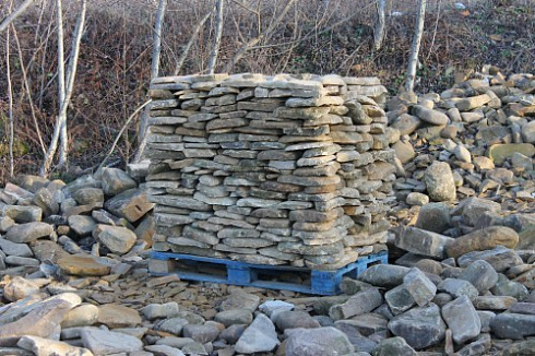 Kamenclub.ru: Песчаник колотый для облицовки (фр. 2-3 см)  купить в Санкт-Петербурге песчаник бежевый серый рыжий песчаник строительный 5000 руб/т   фото КАМЕНЬ КЛУБ