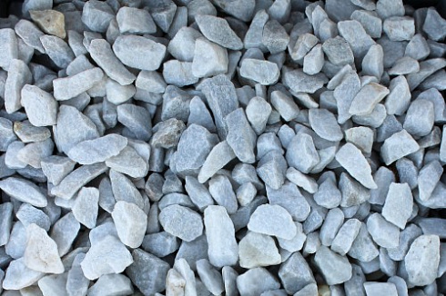 Kamenclub.ru: Мраморная крошка, щебень, цвет-белый, фр. 40-70 мм.  купить в Санкт-Петербурге мрамор белый молочный айвори мраморный каменный декоративный  12000 руб/т   фото КАМЕНЬ КЛУБ