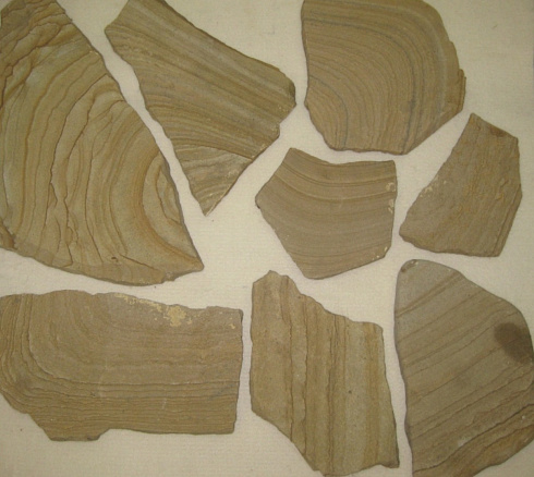 Kamenclub.ru: Песчаник пластушка желтый с разводом под дерево (2 см)  купить в Санкт-Петербурге плитняк желтый с разводами, желтый, рыжий, серый песчаник пластушка рваная ландшафтная 11 000 руб/м3   фото КАМЕНЬ КЛУБ