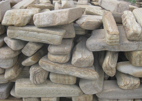 Kamenclub.ru: Песчаник пластушка галтованный желтый с рисунком (3 см)  купить в Санкт-Петербурге плитняк - пластушка желтый песчаник 21000 руб/м3   фото КАМЕНЬ КЛУБ