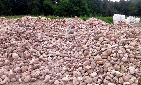 Kamenclub.ru: Розовый валунчик фр.100-300 мм.  купить в Санкт-Петербурге крупный природный камень розовый, серый молочный красный речной галечник природный 7850 руб/т   фото КАМЕНЬ КЛУБ