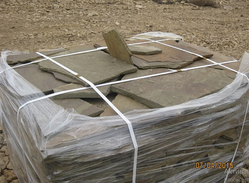 Kamenclub.ru: Песчаник пластушка серо-зеленый (1,5 см)  купить в Санкт-Петербурге плитняк - пластушка серо-зеленый, серый, зеленый пластушка рваная ландшафтная колотая 10200 руб/м3   фото КАМЕНЬ КЛУБ