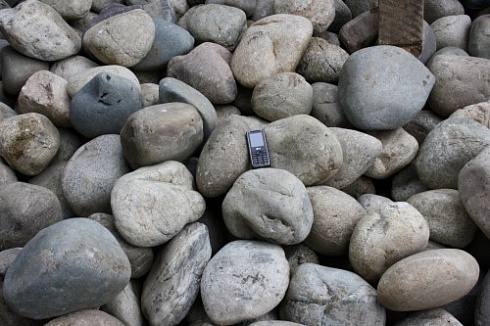 Kamenclub.ru: Речной валун (Ассорти) фр.100-300 мм.  купить в Санкт-Петербурге галечник серый, темно-серый, светло-серый речная галька крупных размеров 4200 руб/т   фото КАМЕНЬ КЛУБ