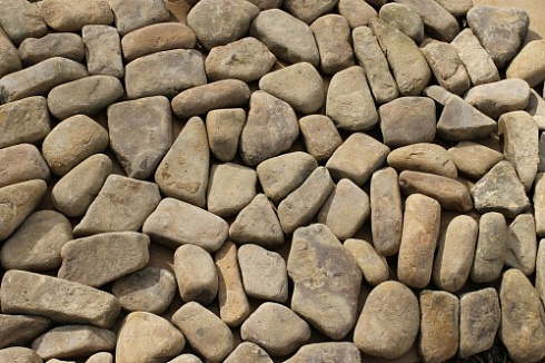 Kamenclub.ru: Песчаник брусчатка  купить в Санкт-Петербурге    5 500 руб/т   фото КАМЕНЬ КЛУБ