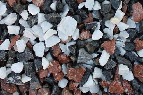 Kamenclub.ru: Мраморная крошка (щебень крошка микс: белый-зеленый-розовый) фр. 3-5 мм.  купить в Санкт-Петербурге мрамор белый, зеленый, розовый мраморная декоративная крошка каменная 12000 руб/т   фото КАМЕНЬ КЛУБ