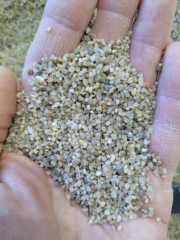 Кварцевый песок для водоподготовки фр. 1,6-3 мм.  купить в Санкт-Петербурге фото Камень Клуб