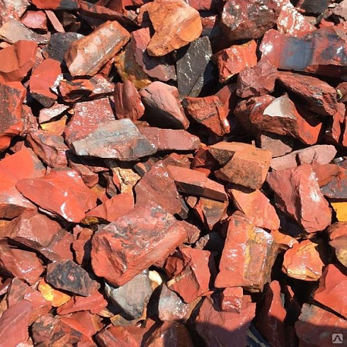 Kamenclub.ru: Щебень крошка красный (ЯШМА) фр. 5-10 мм.  купить в Санкт-Петербурге крошка каменная яшмы красный, бордовый, темно-красный декоративная крошка ландшафтная каменная яшмоидная 8500 руб/т   фото КАМЕНЬ КЛУБ