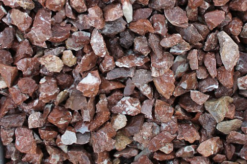 Kamenclub.ru: Мраморная крошка (щебень крошка розовый) фр. 20-40 мм.  купить в Санкт-Петербурге мрамор розовый, красный мраморная крошка декоративная 11000 руб/т   фото КАМЕНЬ КЛУБ