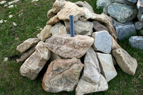 Kamenclub.ru: Песчаник декоративный ландшафтный (фр. 300-500 мм)  купить в Санкт-Петербурге песчаник желтый рыжий серый зеленый валун речной окатанный природный песчаника 4 500 руб/т   фото КАМЕНЬ КЛУБ