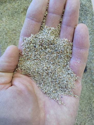 Кварцевый песок для площадок фр. 0,6-1,2 мм.  купить в Санкт-Петербурге фото Камень Клуб