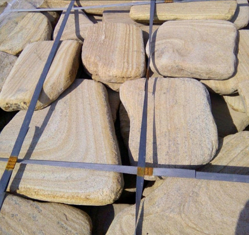 Kamenclub.ru: Песчаник пластушка галтованный желтый с рисунком (3 см)  купить в Санкт-Петербурге плитняк - пластушка желтый песчаник 21000 руб/м3   фото КАМЕНЬ КЛУБ