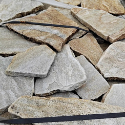 Kamenclub.ru: Песчаник пластушка галтованный желтый с рисунком (3 см)  купить в Санкт-Петербурге плитняк - пластушка желтый песчаник 21000 руб/м3   фото КАМЕНЬ КЛУБ