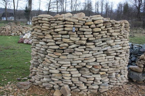 Kamenclub.ru: Песчаник для мощения дорожек, площадок, парковок ( фр 5-10 см)  купить в Санкт-Петербурге песчаник  серый желтый коричневый рыжий песчаник оголтованный окатанный 6500 руб/т   фото КАМЕНЬ КЛУБ