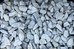 Kamenclub.ru: Мраморная крошка, щебень, цвет-белый, фр. 40-70 мм.  купить в Санкт-Петербурге мрамор белый молочный айвори мраморный каменный декоративный  12000 руб/т   фото КАМЕНЬ КЛУБ