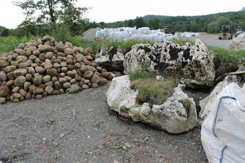 Kamenclub.ru: Песчаник ядра, фр. 100-300 мм  купить в Санкт-Петербурге песчаник бежевый серый рыжий речная галька 5 000 руб/т   фото КАМЕНЬ КЛУБ