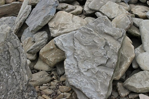 Kamenclub.ru: Песчаник декоративный ландшафтный (фр. 300-500 мм)  купить в Санкт-Петербурге песчаник желтый рыжий серый зеленый валун речной окатанный природный песчаника 4 500 руб/т   фото КАМЕНЬ КЛУБ